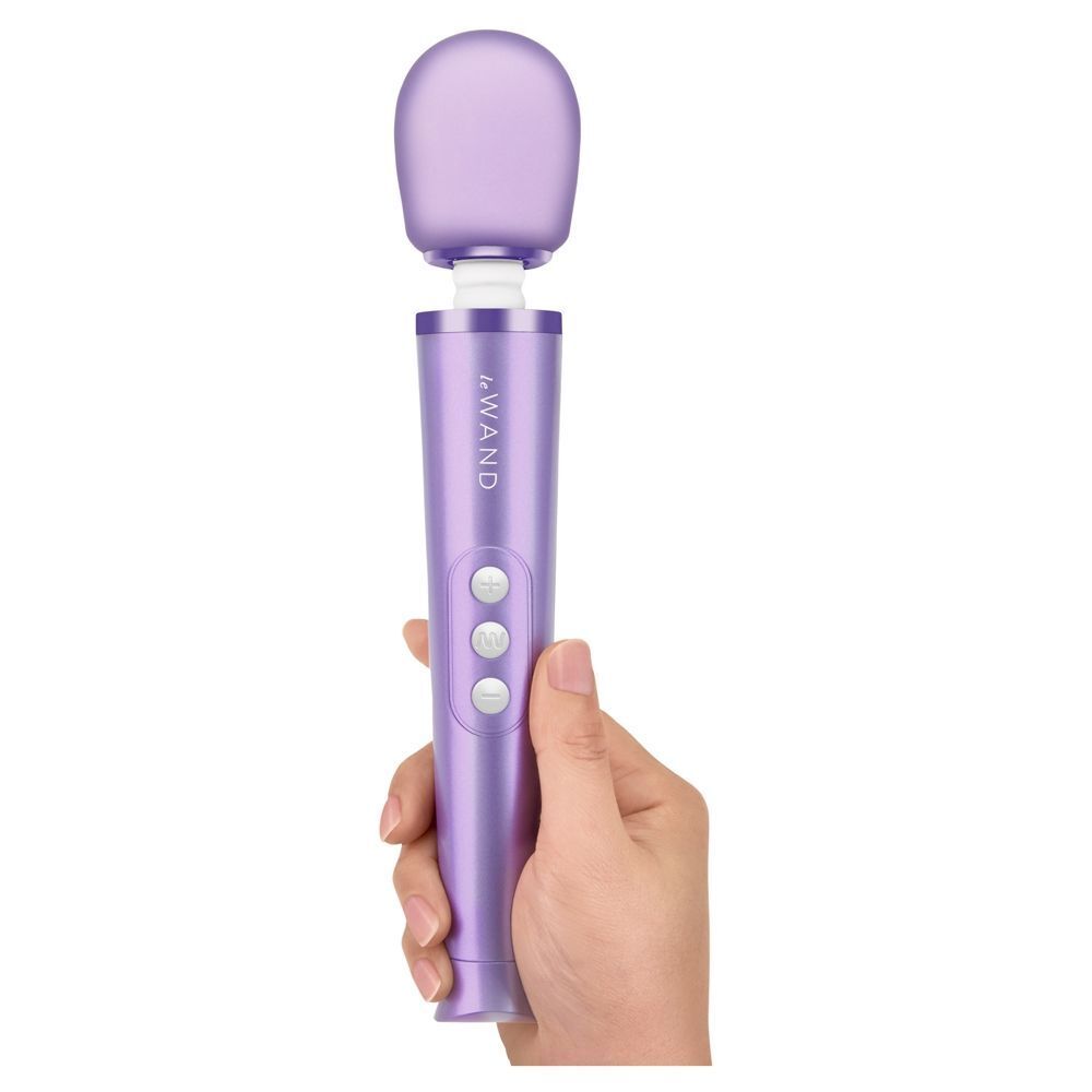 Le Wand Petite (Violet) – Rechargeable Vibrating Massager Secondary image