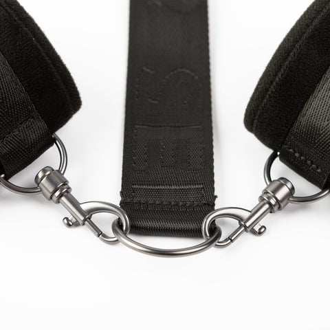 Sei Mio Neck Firmly In Check Adjustable Neck and Wrist Restraint Kit – Bondage Restraint Set > Bondage Gear > Restraints